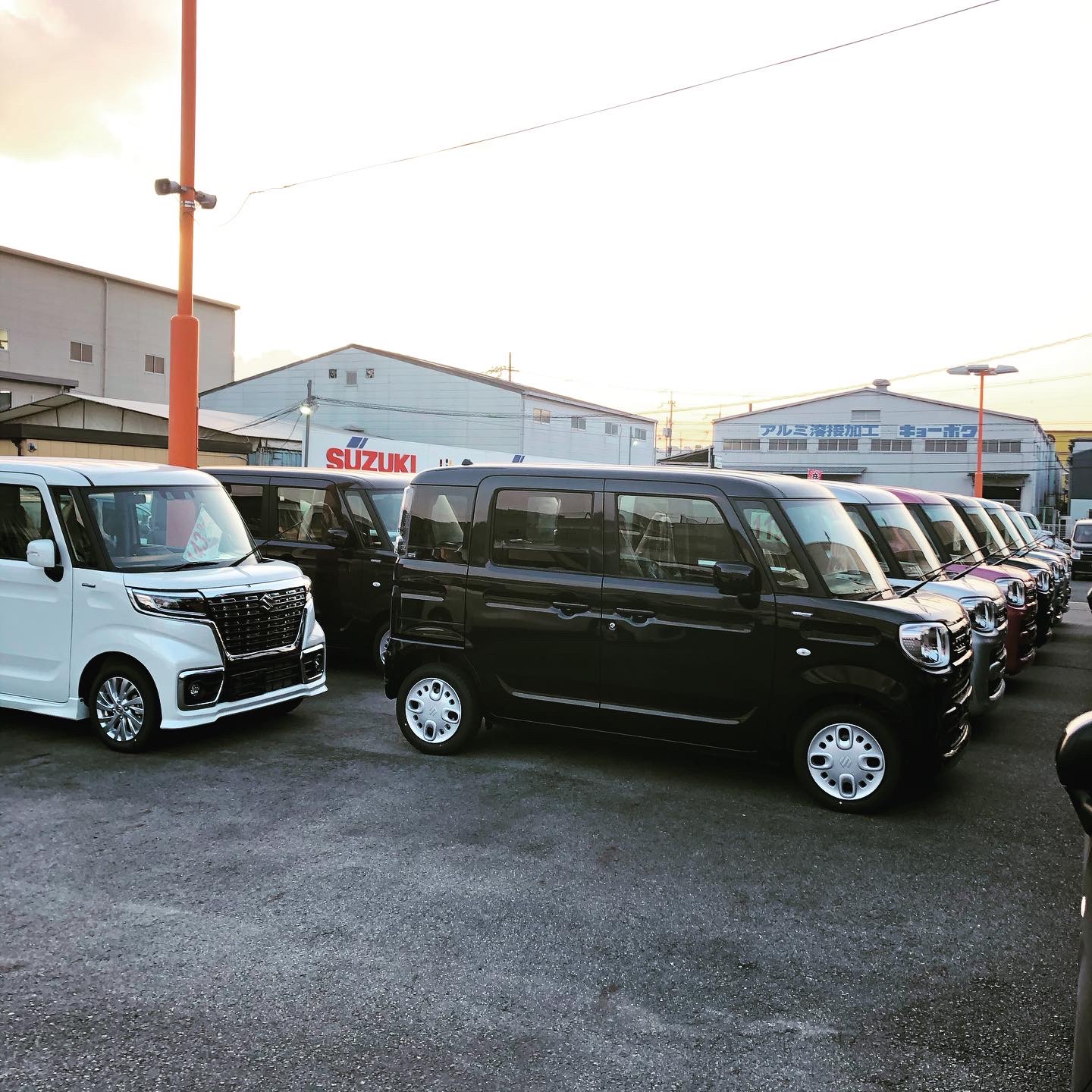 展示場大改造計画!!初売りに向けて準備万端ですよ~京都滋賀大阪で軽自動車を買うなら軽届出済未使用車専門店リバティで!!