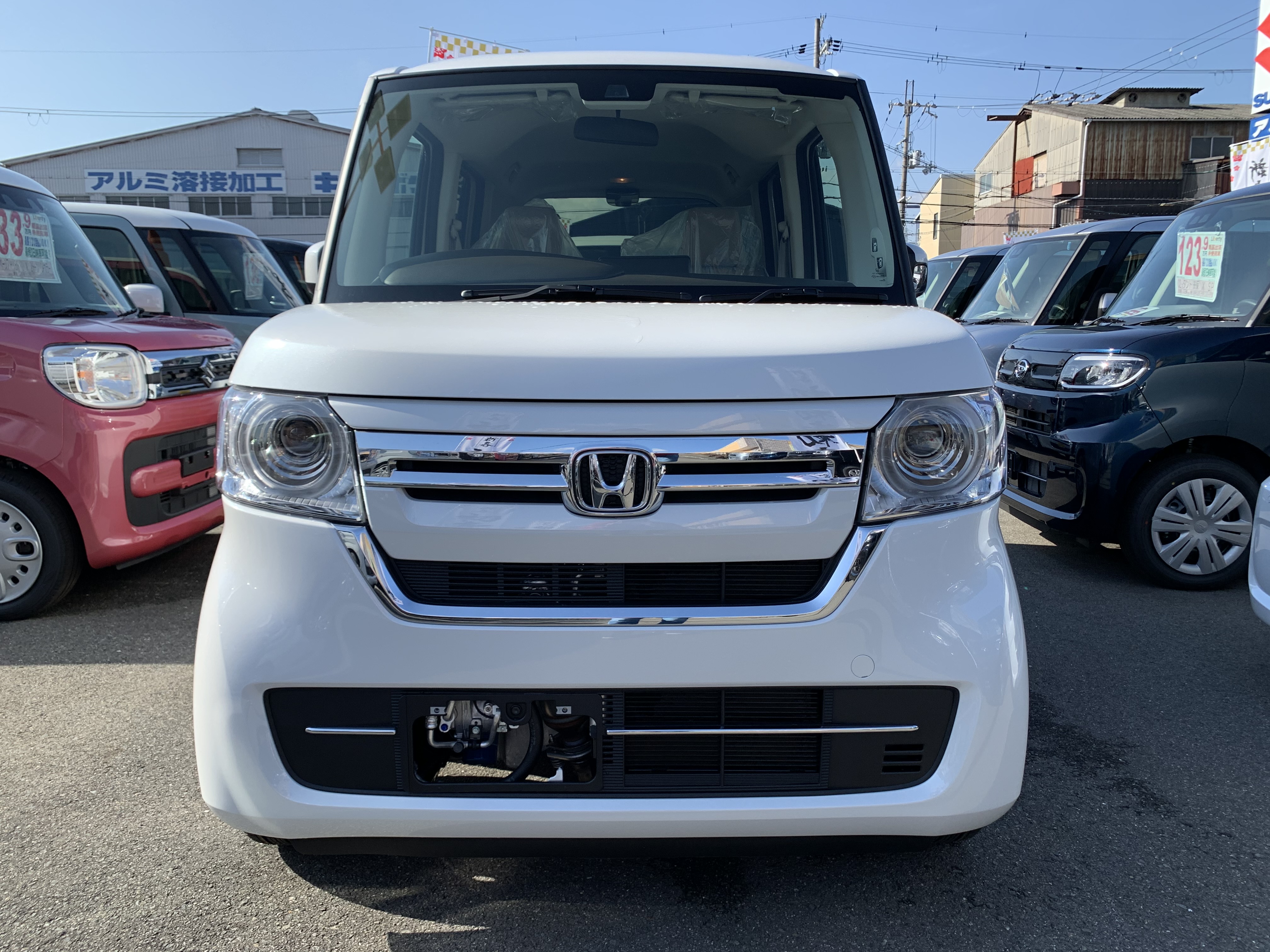 新型N-BOX入荷してます!!京都滋賀大阪でN-BOXを買うなら軽未使用車専門店リバティで!!