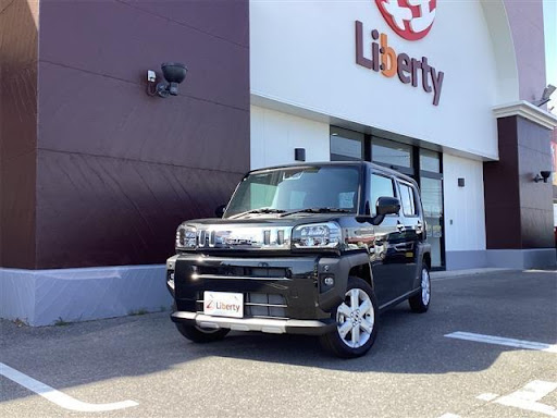 リバティの店舗前に駐車されたブラックのタフト