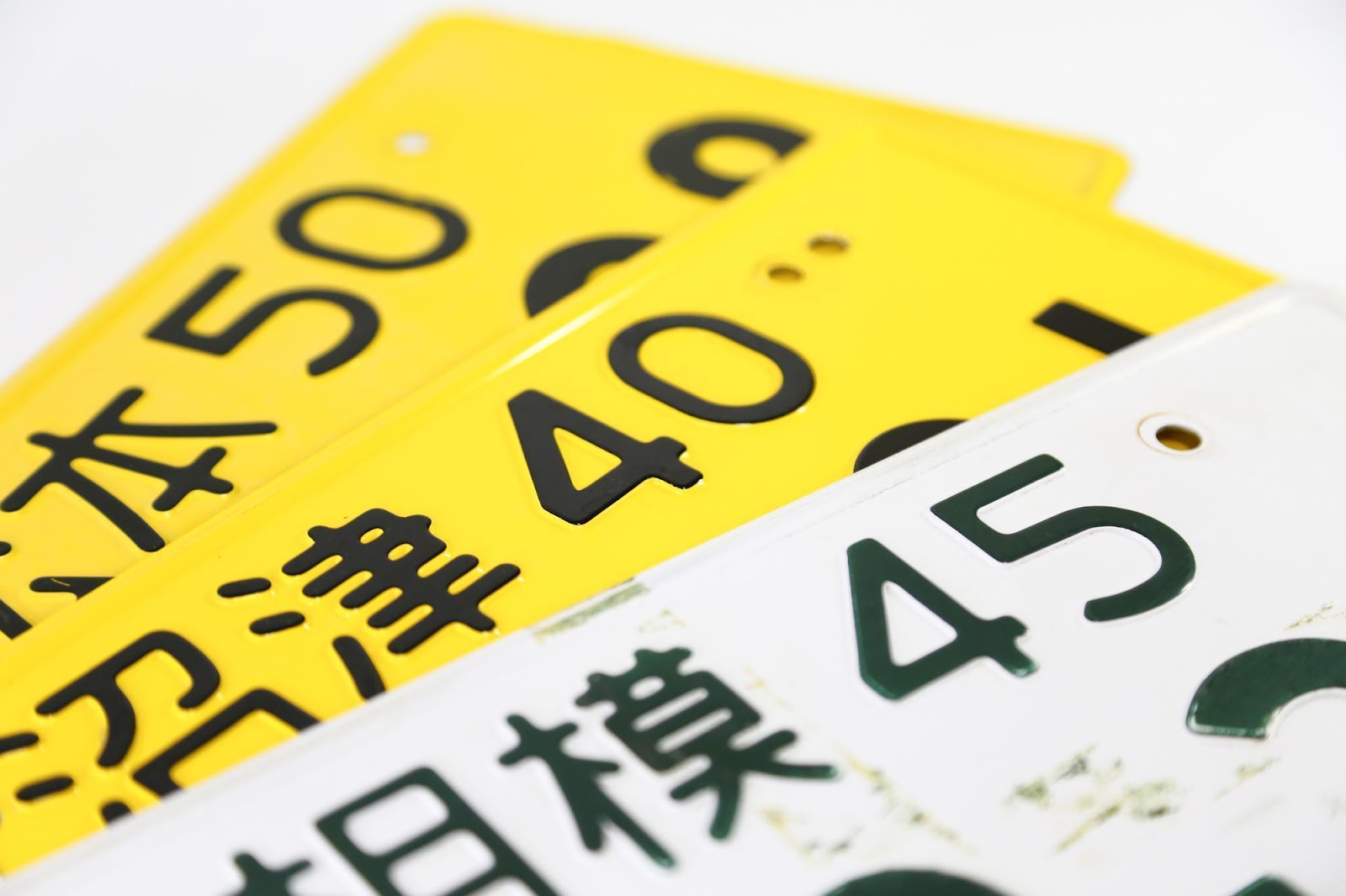 軽自動車に白ナンバーは付けられる?種類や手続き方法を解説