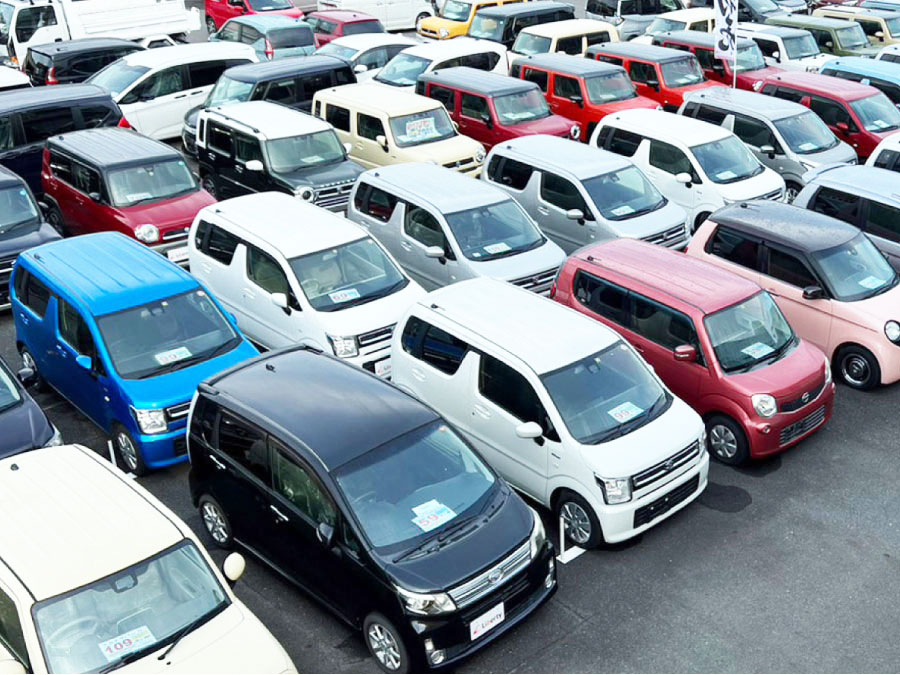 リバティ栗東店の車両展示場