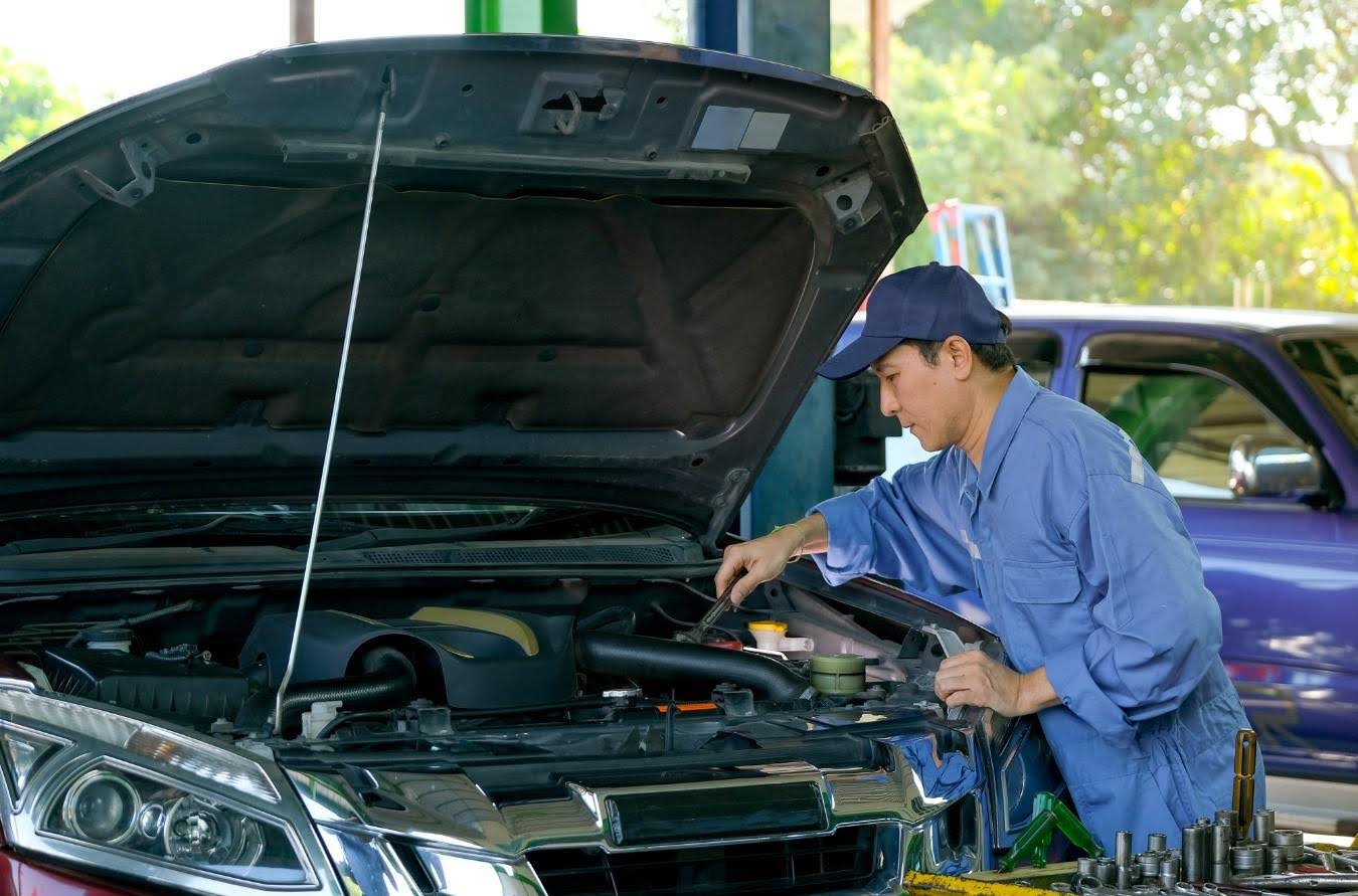 車のエンジンがかからない！チェックポイントと対処法を解説
