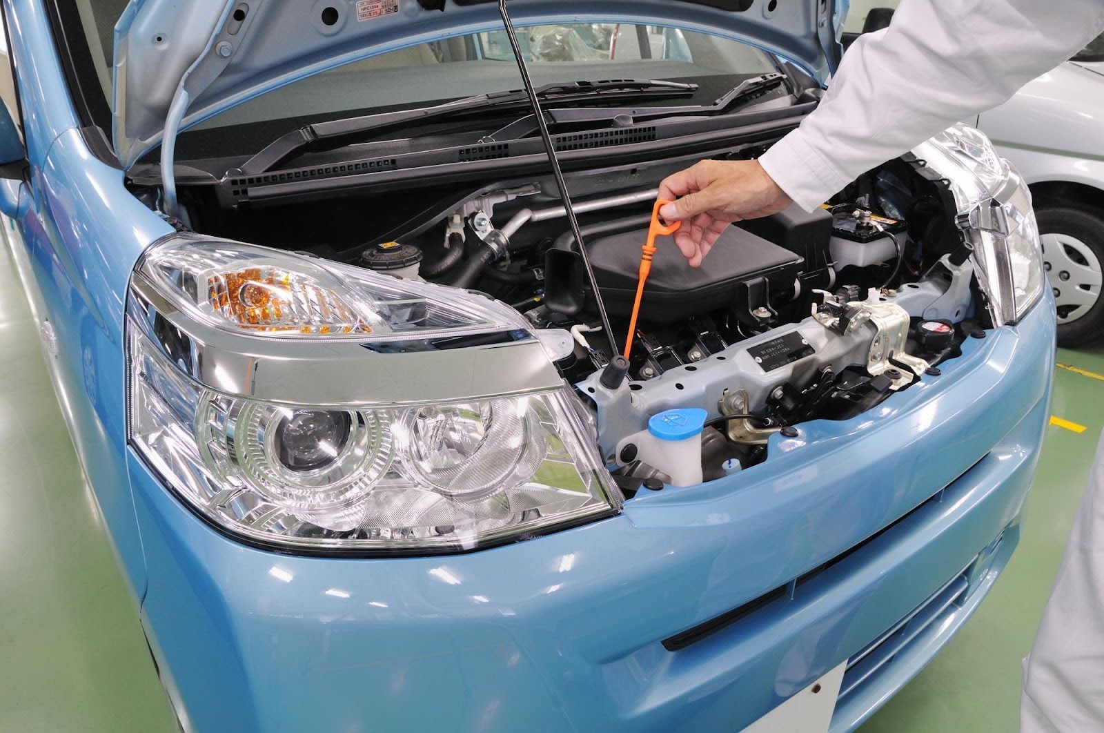 軽自動車のオイル交換をするのはいつ?交換時期の目安と忘れたときのリスク