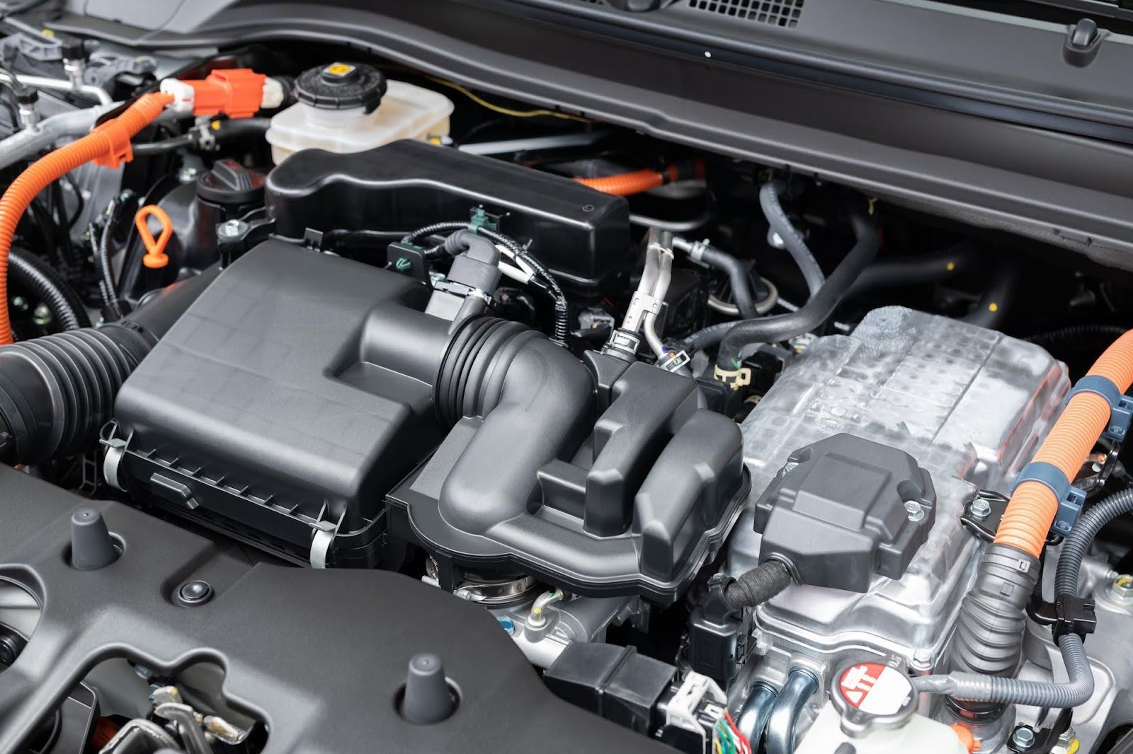 車のバッテリー寿命は何年?劣化の兆候と寿命を伸ばすコツをチェック