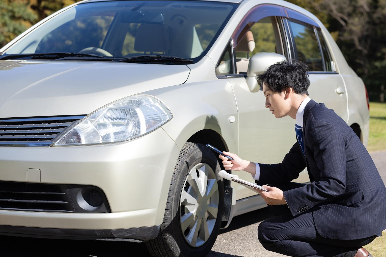 車の下取りで傷やへこみはどのくらい査定に影響する?減点の基準を解説