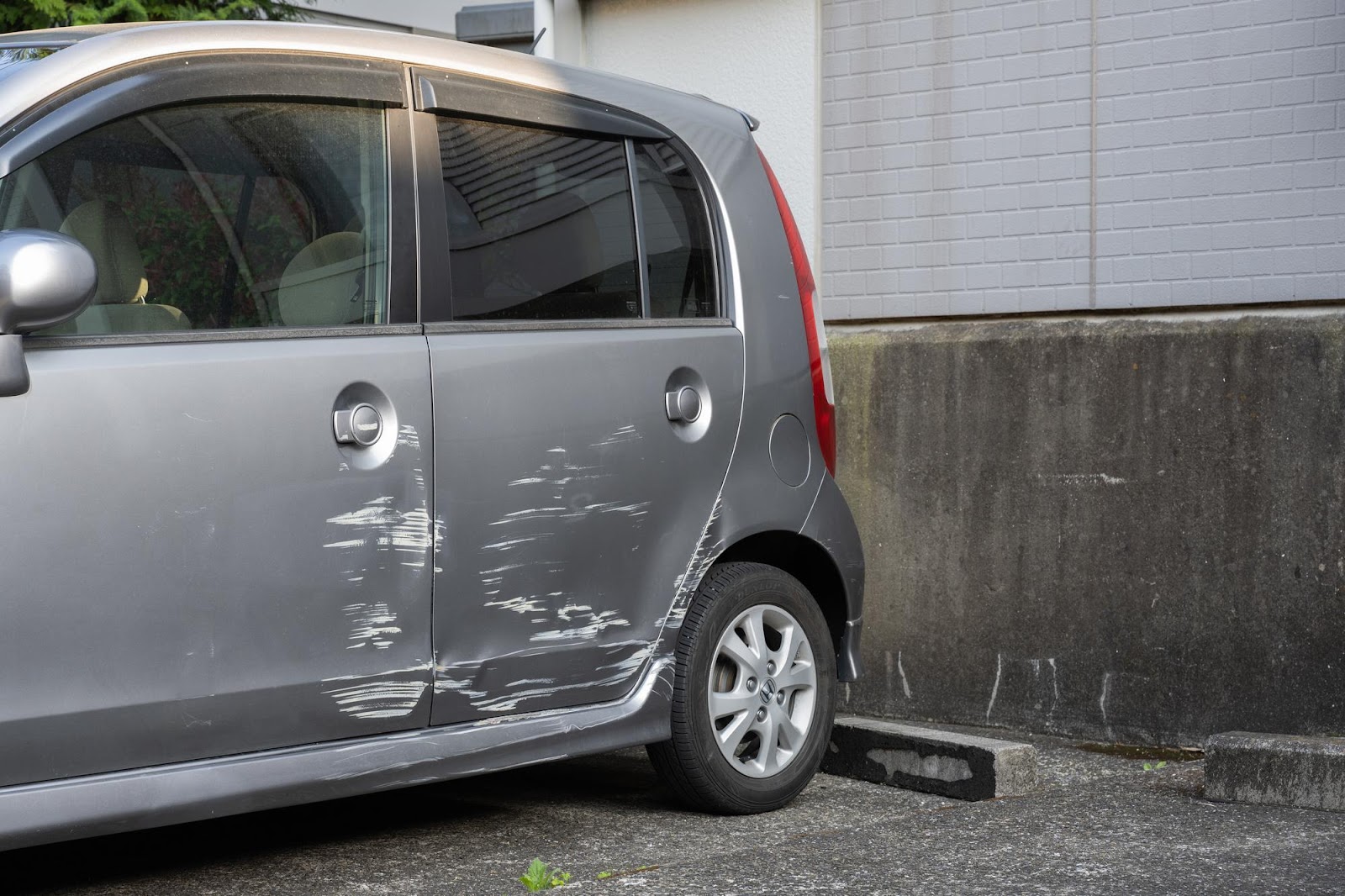 傷だらけの車の買取額はどのくらい下がる?高く売る秘訣も紹介