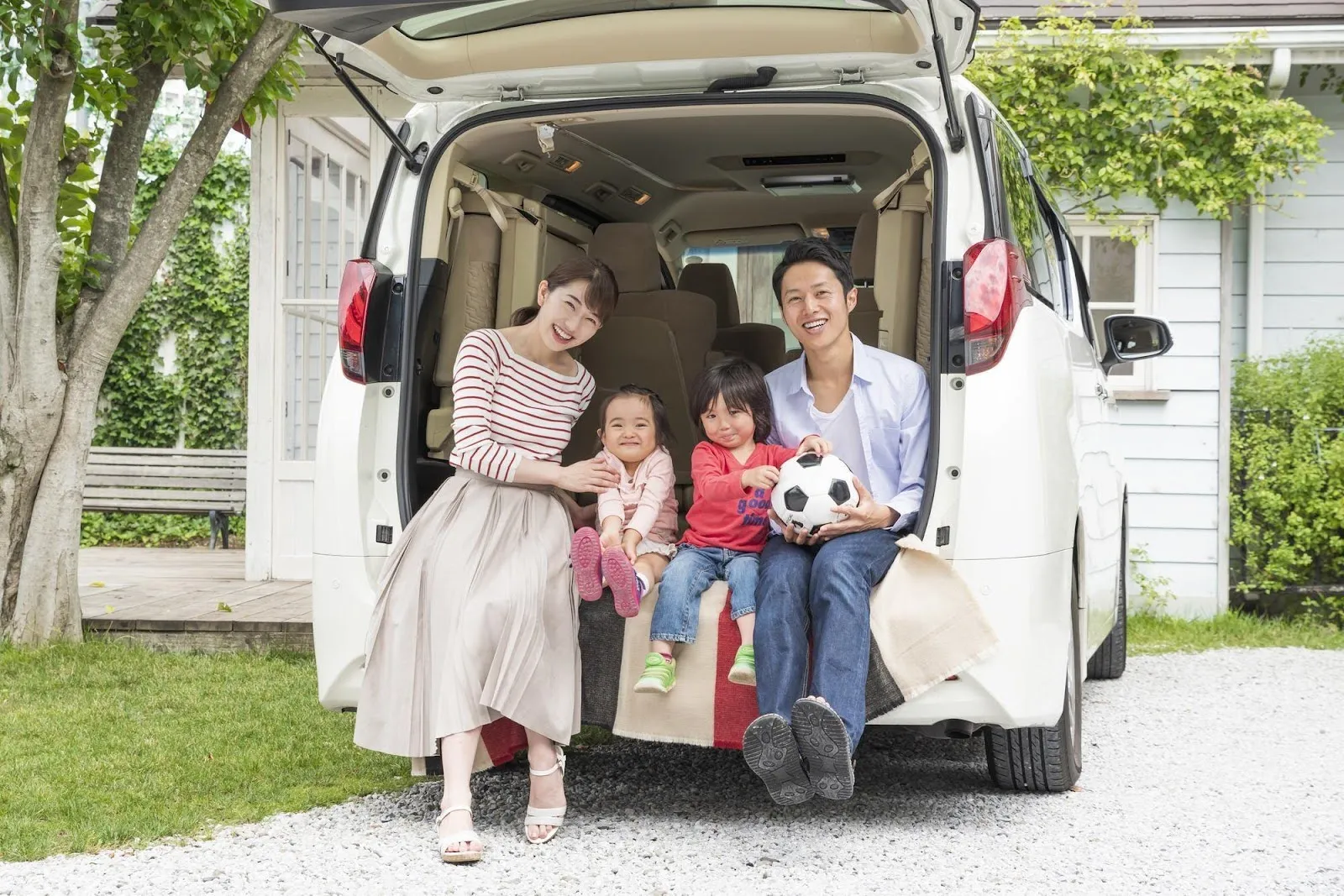 ミニバンへ乗り換えるポイントは?ファミリーカーに適したボディタイプや売却方法