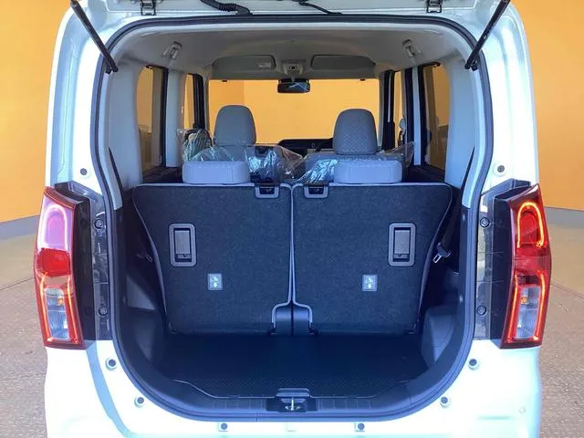 2024年式タントの荷室