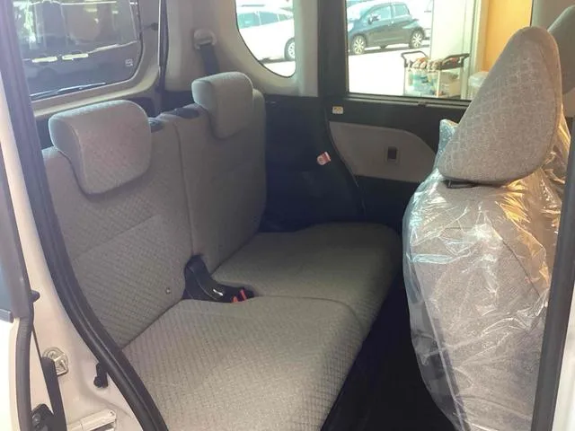 2024年式タントの後席