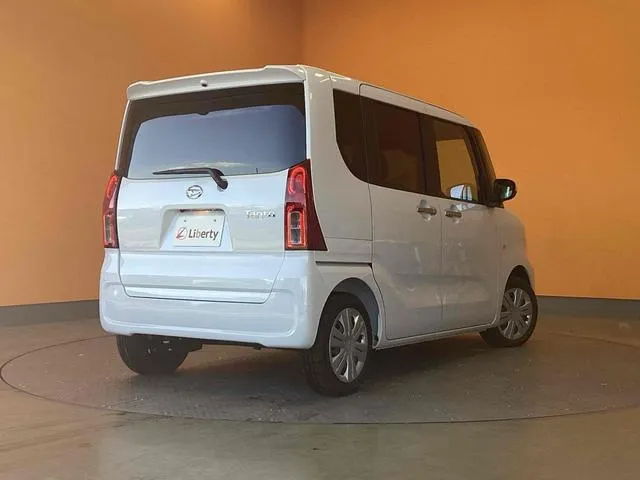 2024年式タントのリアビュー