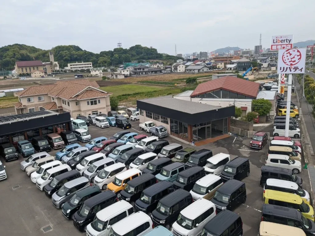 リバティ北久米店の車両展示場