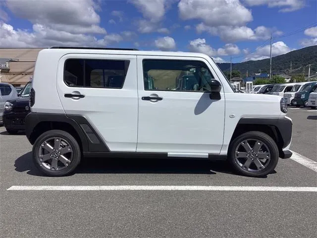 2025年式タフトのサイドビュー