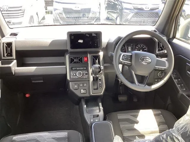 タフトの運転席まわり