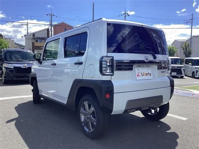 2025年式タントのリアビュー