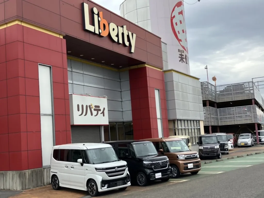 リバティ栗東店の車両展示場