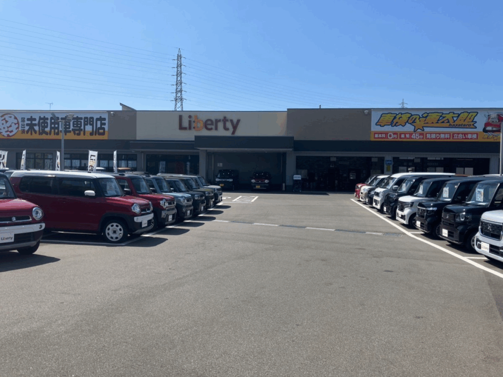 リバティ堺大泉緑地前店の車両展示場