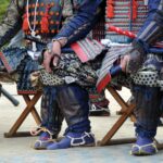 なぜ日本は左側通行？武士の魂「刀」がルールを決めた？