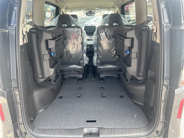 2025年式セレナの荷室