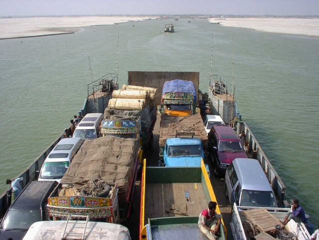 バングラデシュの輸送船