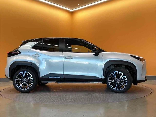 2025年式ヤリスクロスのサイドビュー