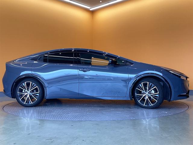 2025年式プリウスのサイドビュー