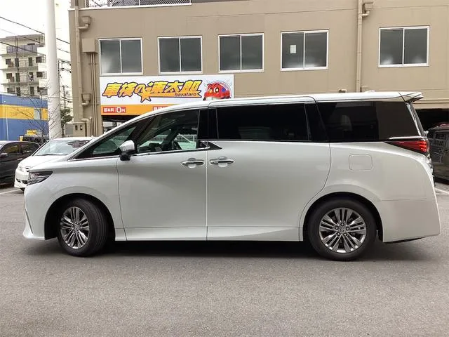 2025年式アルファードのサイドビュー