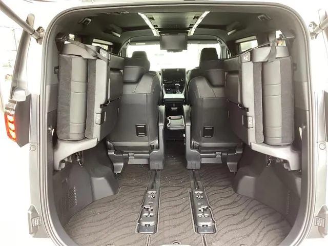 2025年式アルファードの荷室