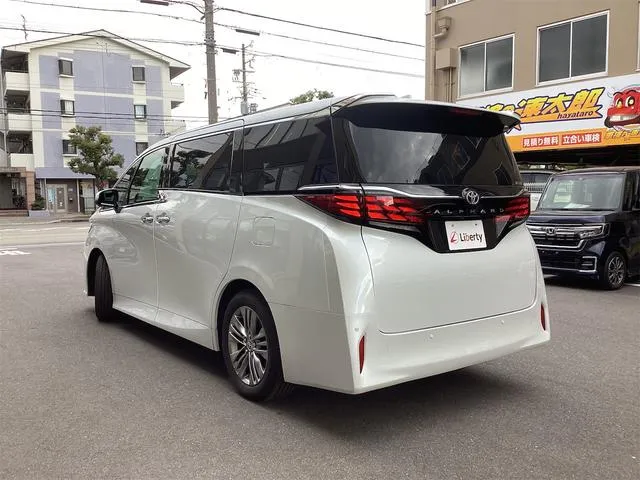 2025年式アルファードのリアビュー