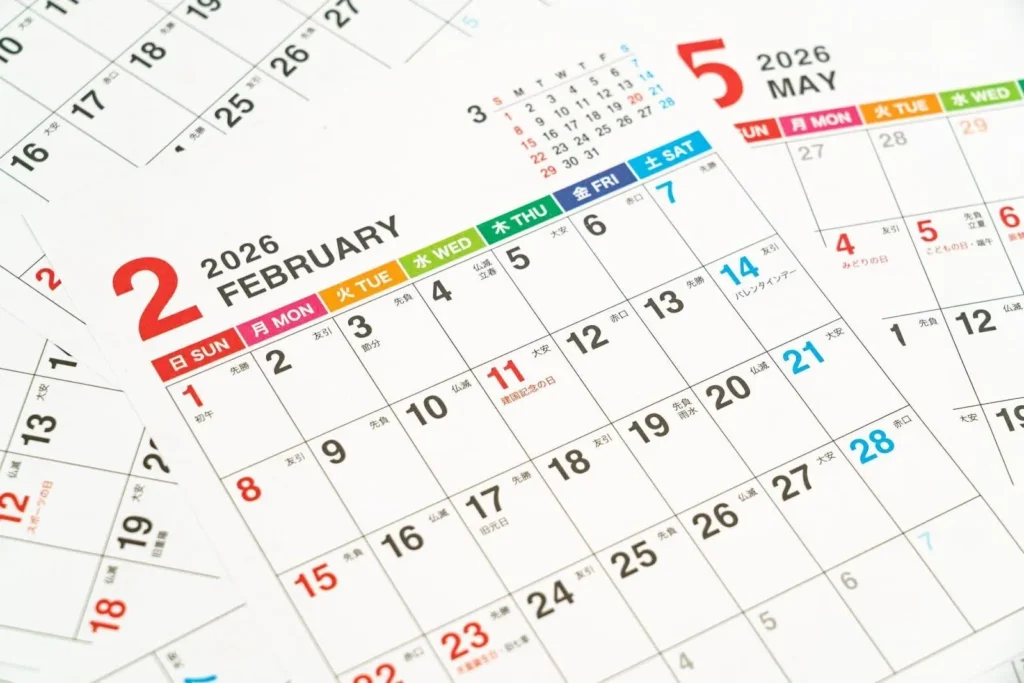 散りばめられたカレンダー