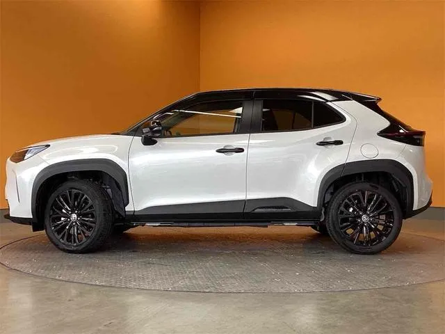 2025年式ヤリスクロスのサイドビュー