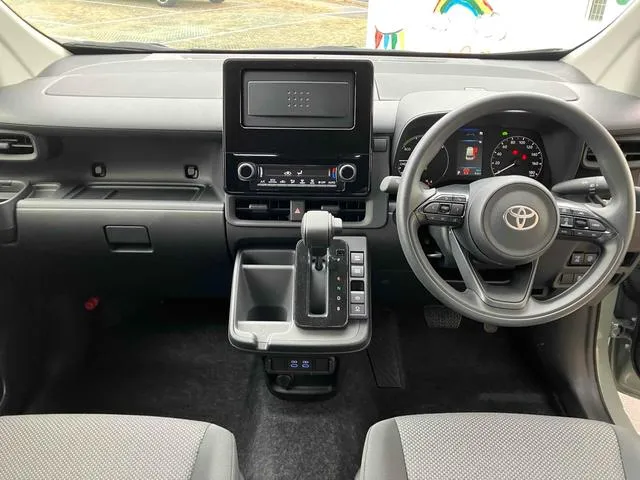 現行型シエンタの前席